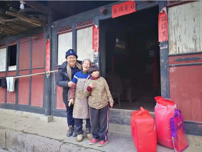 【我的扶贫故事】萧子静：脚下沾有多少泥土，心中就沉淀多少真情